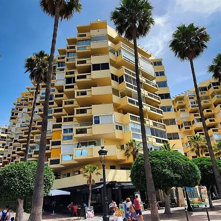 2000. Spacious On The Promenade. * 马尔韦利亚